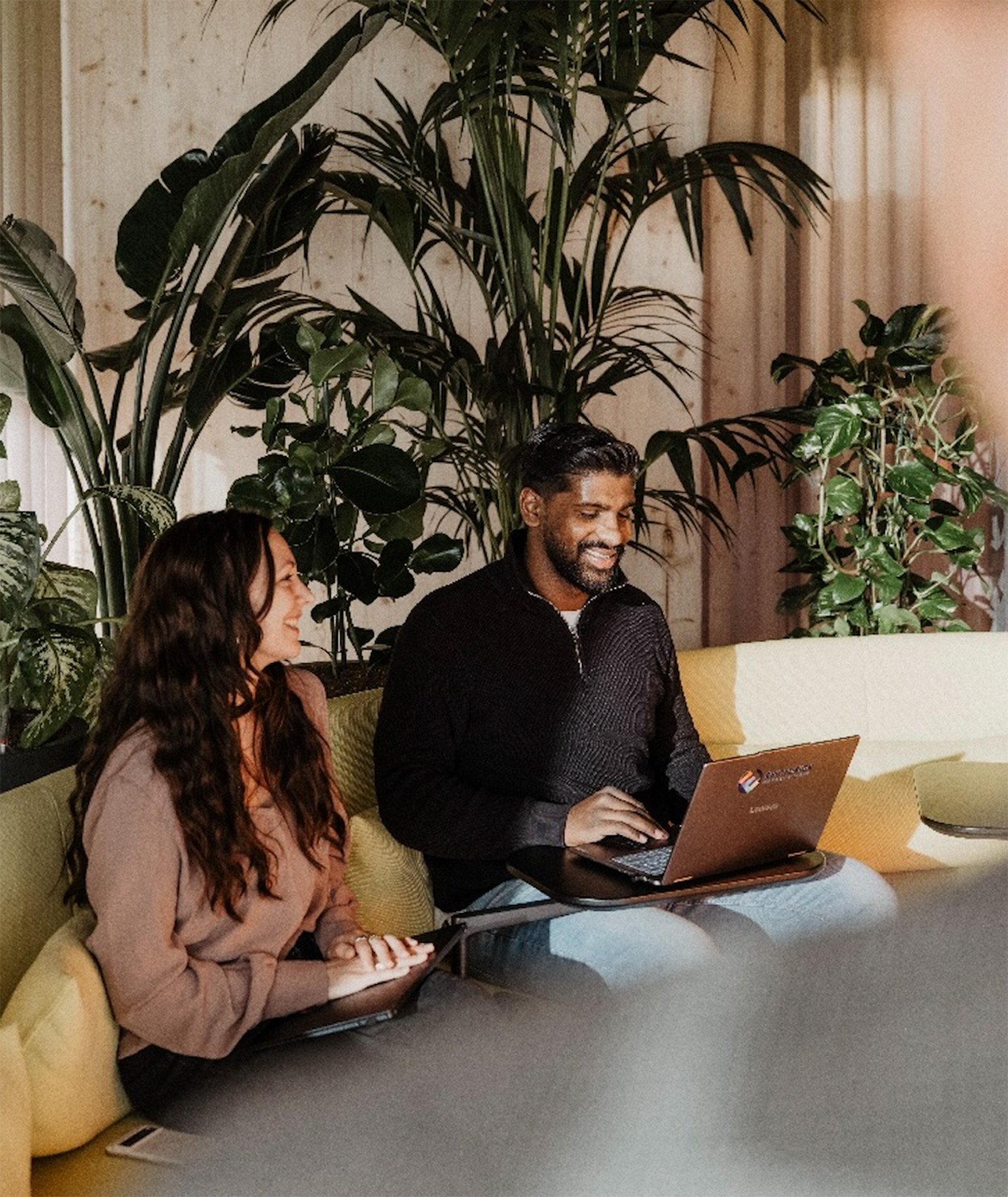 Debi und Thanu sprechen über sinnvollen Einsatz von KI