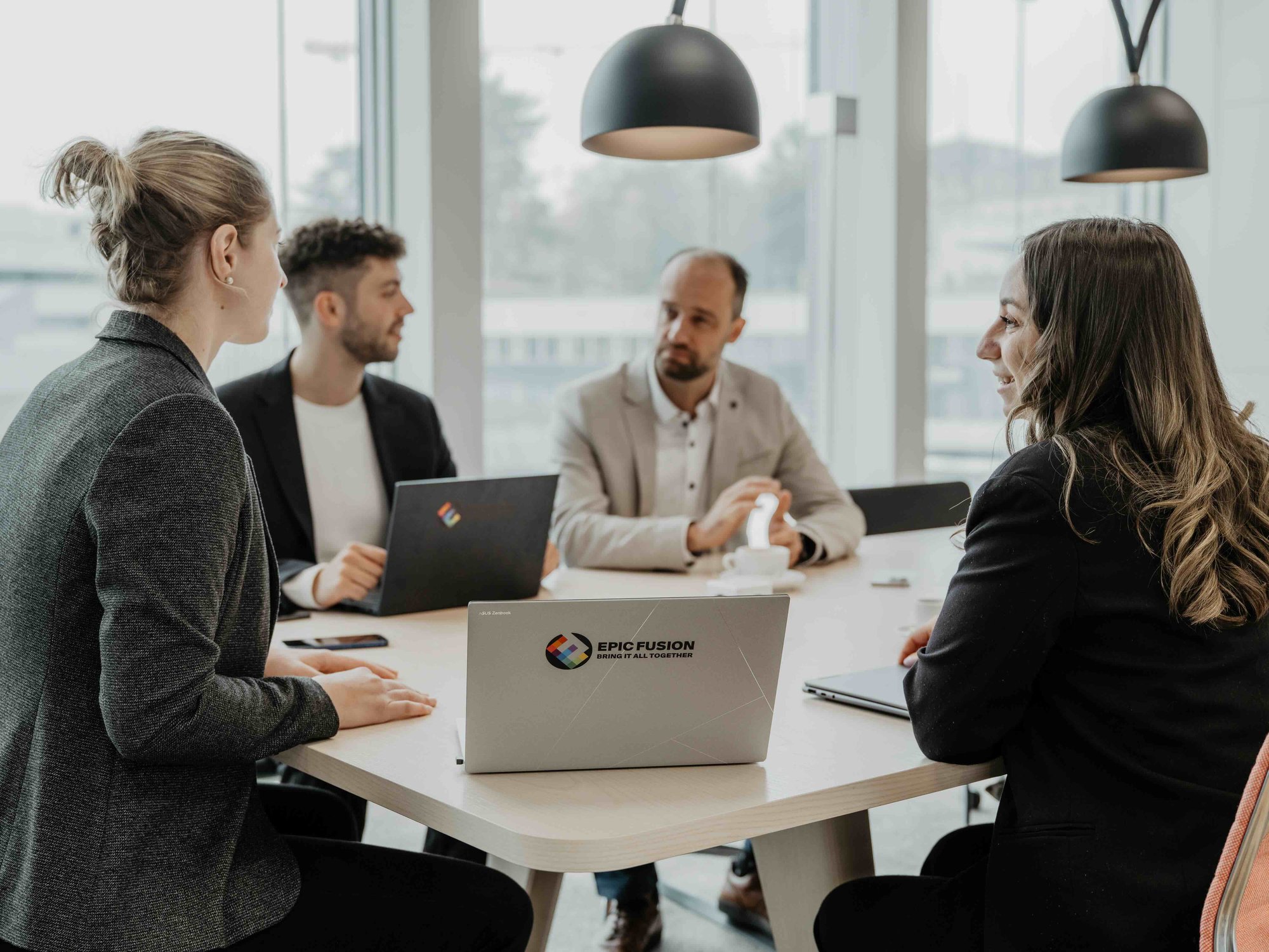 Epic Fusion Team in einem Meeting mit Charlot Dennis Andreas Luana