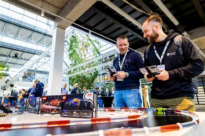 ELDK 2026 Spieler an der Epic Fusion Carrera Bahn