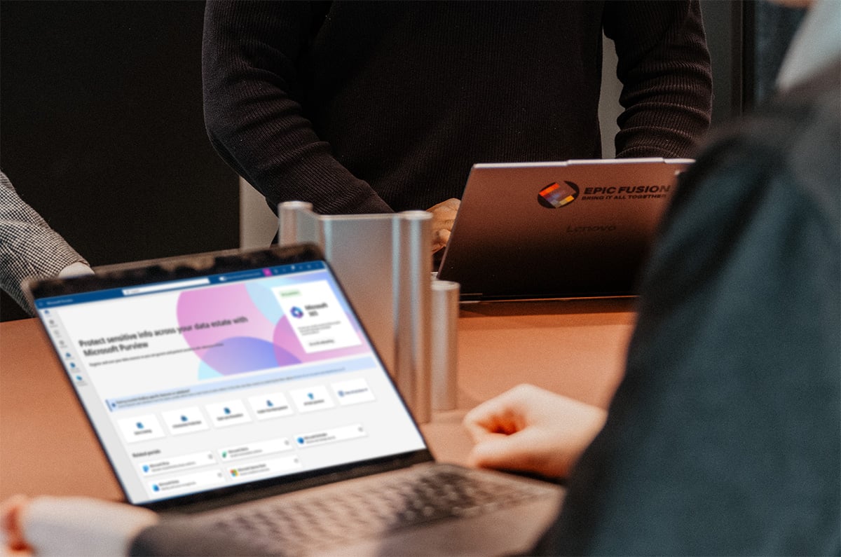 Microsoft Purview Startseite auf einem Laptop