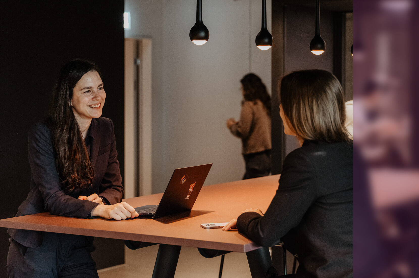 Hero Desktop v3-service27